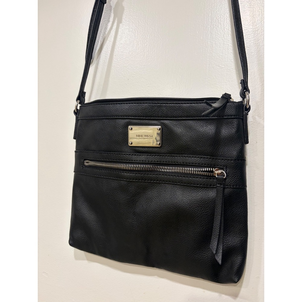 Nine West || Crossbody Bag || Medium || Black Pebbled || Faux Leather - Picture 1 of 4